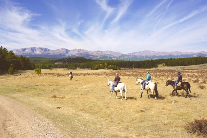 What Is a Dude Ranch Vacation Really Like? Plan The Perfect Guest Ranch Getaway